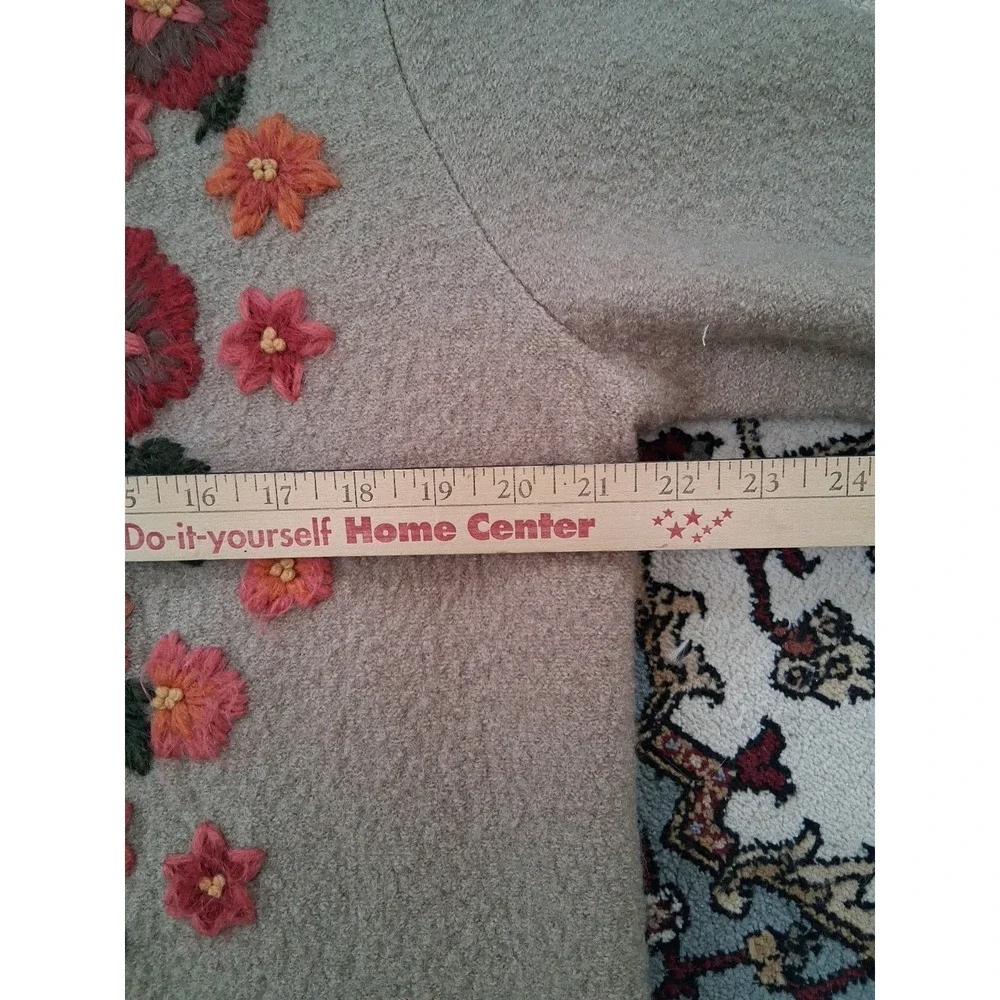vintage 100 % Wool.Appleseed's Petites floral embroidered cardigan. P M . - Picture 8 of 14